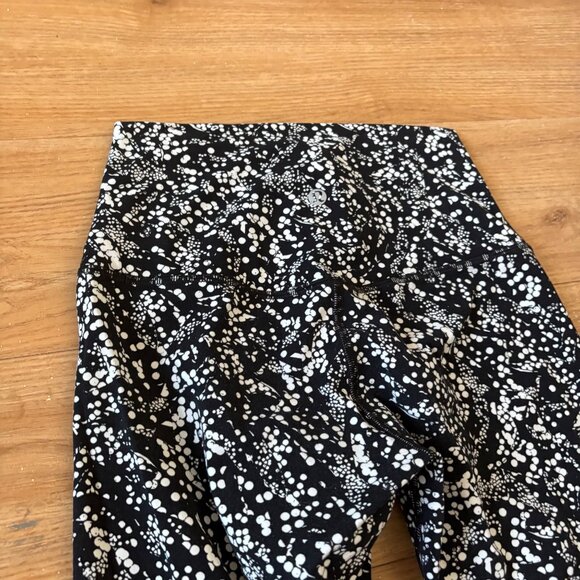 Lululemon Athletic Align High Rise Crop Yoga Pants 21” Chirasu Black Size 4 - Picture 5 of 9